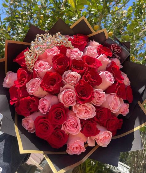 30 Flowers Bouquet, 25 Roses Bouquet, Pink And Red Roses Bouquet, Red And Pink Rose Bouquet, Rose Bouquet Ideas, 50 Roses Bouquet, 100 Roses Bouquet, Rose Bouquet Birthday, Diy Wedding Tips