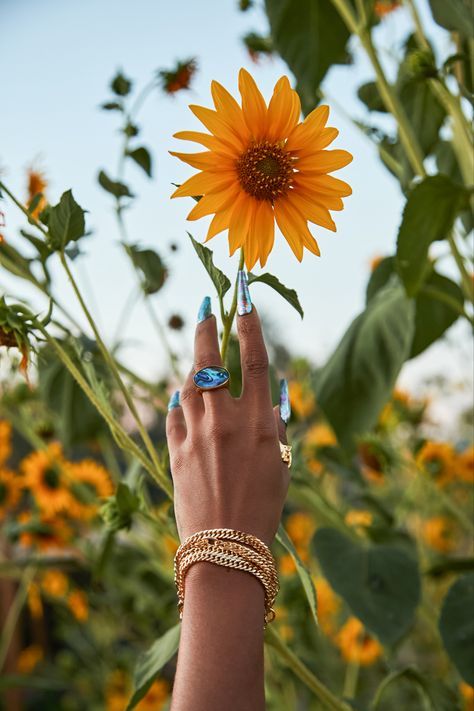 #sunflower #nailart #nailideas #nails #summerstyle #summer #gold #jewelry #aesthetic #goldjewelry #bracelet #nailinspo Gold Jewelry Aesthetic, Boho Photoshoot, Jewellery Photography Inspiration, Product Photography Studio, Fall Shoot, I Love Being Black, Jewelry Photography Styling, Jewelry Editorial, Jewelry Photoshoot