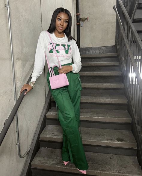 College Alumni Outfit Ideas, Aka Winter Outfits, Aka Coming Out Pictures, Pink And Green Outfits Black Women, Aka Homecoming Outfits, Alpha Kappa Alpha Outfits, Aka First Day Out Outfits, Aka Founders Day Outfit, Aka Outfits Alpha Kappa Alpha