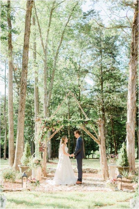 Outdoor Small Wedding, Tiny Wedding Venues, Chattanooga Wedding Venues, Small Family Wedding, Small Wedding Venues, Garden Wedding Venues, Forest Wedding Venue, Tennessee Wedding Venues, Airbnb Wedding