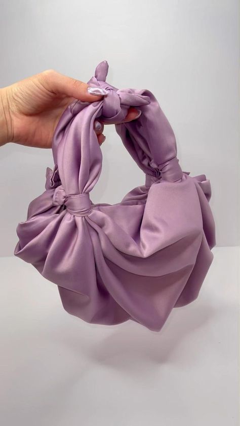 Cloth Hand Bags Sewing Patterns, How To Sew Satin Fabric, Ruffle Bag Diy, Satin Bag Diy Tutorial, How To Make Potli Bag, Potli Bags Diy, Diy Potli Bags Tutorial, Sewing Ruffles, Ruffles Bag