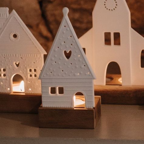 Clay Crafts Christmas, Clay Gingerbread House, Boho Home Decor Ideas, Gingerbread Heart, Rustic Interior Design, Heart House, Clay Christmas Decorations, Ceramic Christmas Decorations, Pottery Houses