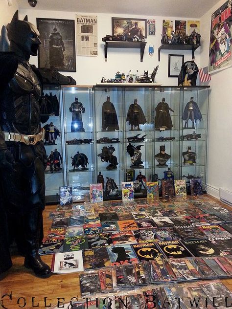 Batman Batman Collection Display, Batman Man Cave, Comics Display, Comic Display, Batman Costumes, Nerd Cave, Batman Collectibles, Batman Drawing, Batman Toys