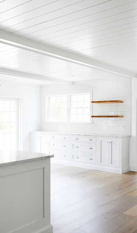 Choosing the right whole house paint color can seem like a daunting task, but these popular paint colors will make choosing the right one a breeze! Farmhouse Kitchen Colors, Warm Gray Paint, Farmhouse White, House Paint Interior, Grey Dining Room, Cabinet Paint Colors, White Paint Colors, Paint Design, White Modern Kitchen