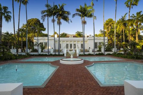 'Scarface' Mansion: Tour Inside The House In 1983 Movie Richy Rich, Les Goonies, Outdoor Architecture, Expensive Homes, Gorgeous Homes, Front Elevation Designs, Mega Mansions, Tony Montana, Mansions For Sale