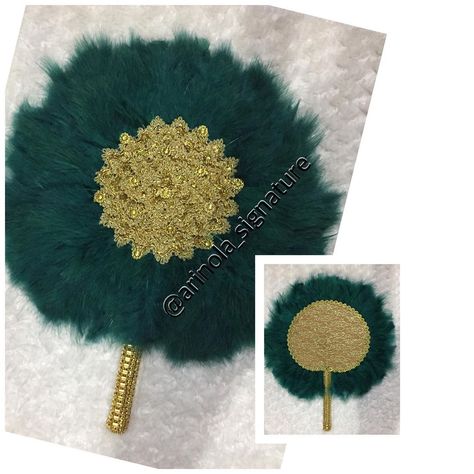 Aso-oke,Veil & Bridal Handfan on Instagram: “Emerald green traditional hand fan @arinola_signature.  #wholesellers  #lekkibusinesswomen #nigerianwedding #naijaweddings  #bridalfan…” Bridal Fan, Aso Oke, Gold Feathers, Nigerian Wedding, Gold Hands, Bridal Veil, African Dress, Hand Fan, Green And Gold