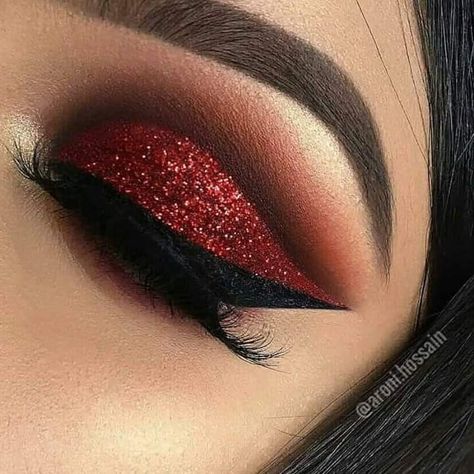 Red Eyeshadow Makeup, Red Eyeshadow Look, Eyelid Primer, Red Makeup Looks, Vampire Ball, Mauve Makeup, Make Up Mata, Quinceanera Makeup, Shadow Ideas