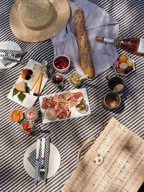 Where to Have a Picnic in Paris - wit & whimsy Paris Picnic, Parisian Picnic, French Picnic, A Picnic, Amelie, Paris, Collage, Black And White, Pins