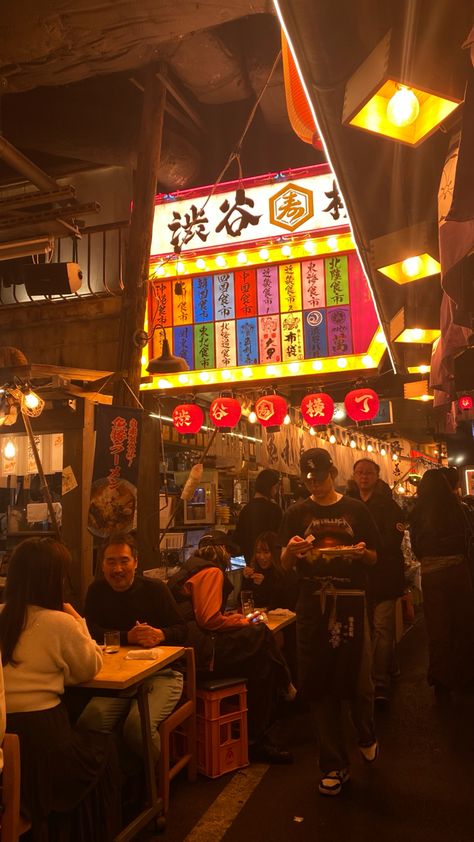 #night #food #foodmarket #authentic #japan Chinese Night Market, Asian Night Market, Chinese Night, Market Landscape, Tokyo Night, Night Food, Asian Market, City Market, Night Market