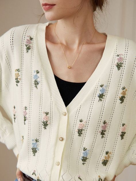 be53ee61104935234b174e62a07e53cfdesc48274751ri White Knit Cardigan, Simple Retro, Retro Mode, Fall Fashion Trends, Mode Inspiration, Looks Vintage, The Words, Pretty Outfits, Knit Cardigan