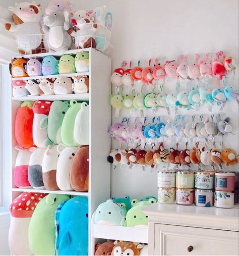 Squishmellow Storage Idea, Squishmallow Shelves, Squishmallows Shelf, Display Squishmallows, Squishmellow Shelf, Squishmallow Organization, Animal Parade, Cute Squishies, Simple Gel Nails