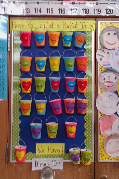 After reading the book "Have You Filled a Bucket Today" each child made their own bucket out of a paper cup, colored paper, and pipe cleaner. Every time they do something to fill someone else's "bucket" they add pom poms to their bucket and when their bucket is full they get a bucket filler award and a home work pass! Classroom Bulliten Board Ideas, Bucket Filling Activities, Bucket Filling Classroom, Bucket Filler Activities, Fill Your Bucket, Bucket Filler, Kindness Activities, Bucket Filling, Whole Brain Teaching