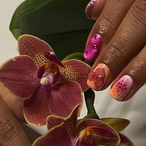 Flower Pattern Nail Design, Brazil Nails, Orange Nails 3d Flowers, 2000s Flower Nails, Hibiscus Flower Nails 2000s, Y2k Floral Nails, Tropical Flower Nails, 2000s Flower Nail Art, Girl Activities