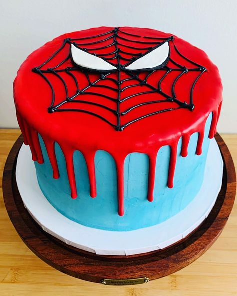 SCRUMMY by amanda on Instagram: “Something different! Spider-Man cake for a very special little guy🥰 Thank you @francesca_mccracken♥️ Cake flavors: chocolate sponge,…” Spider Man Ice Cream Cake, Spider Man Drip Cake, Easy Spiderman Cake, Spider Man Cake Ideas, Spiderman Cakes, Spidey Birthday, Golden Birthday Cakes, Toddler Birthday Cakes, Spiderman Cupcakes