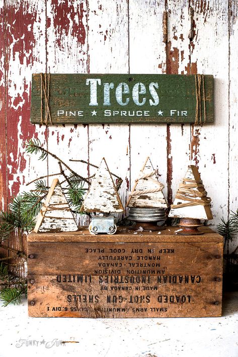 Diy Scrap Wood Christmas Ornaments, Reclaimed Christmas Decor, Primitive Wood Christmas Tree, Christmas Tree Signs Diy, Rustic Wood Christmas Tree, Scrap Wood Christmas Tree, Scrap Wood Christmas Projects, Rustic Christmas Signs, Wood Christmas Trees Diy