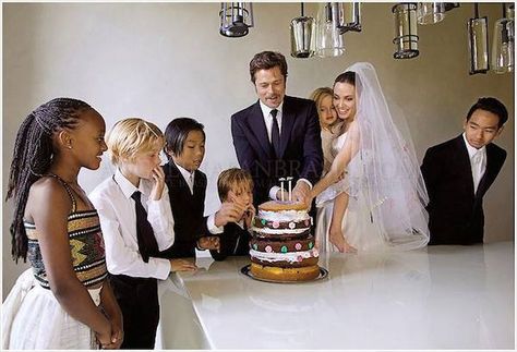 Brad Pitt and Angelina Jolie Take Kids to Bowling Brad And Angelina Wedding, Angelina Jolie Wedding Dress, Angelina And Brad Pitt, Angelina Jolie Wedding, Vivienne Marcheline Jolie Pitt, John Voight, Brad And Angie, Brad And Angelina, Joanne Woodward