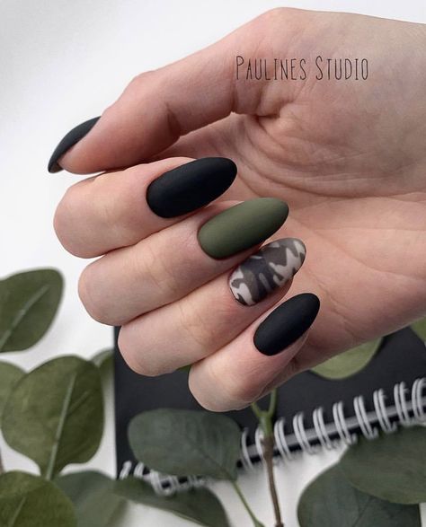 Ideas Of Outfits, Camo Nail Designs, Gell Nails, Army Nails, Camouflage Nails, Sophisticated Manicure, Camo Nails, Best Profile, Matte Black Nails