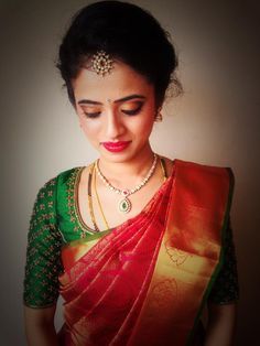 Traditional Southern Indian bride wearing bridal silk saree and jewellery. Reception look. Makeup and hairstyle by Swank Studio. <a class="pintag searchlink" data-query="%23BridalSareeBlouse" data-type="hashtag" href="/search/?q=%23BridalSareeBlouse&rs=hashtag" rel="nofollow" title="#BridalSareeBlouse search Pinterest">#BridalSareeBlouse</a> <a class="pintag searchlink" data-query="%23SariBlouseDesign" data-type="hashtag" href="/search/?q=%23SariBlouseDesign&rs=hashtag" rel="nofollow" title="... Red Silk Saree With Green Blouse, Hairstyles On Saree, Hairstyles For Indian Wedding, Saree Hairstyles, Wedding Saree Blouse, Hairstyles Indian, Sleeve Embroidery, Wedding Blouse Designs, Silk Saree Blouse Designs