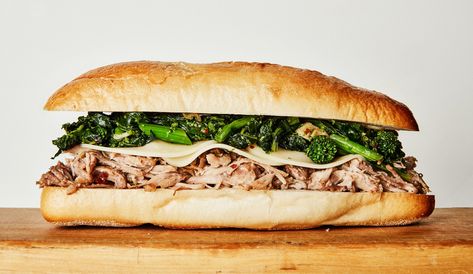 Slow-Cooker Roast Pork Sandwiches Pork And Broccoli, Pork Sandwich Recipes, Roast Pork Sandwich, Slow Cooker Pork Roast, Subway Sandwich, Italian Roast, Pork Sandwiches, Sandwich Bar, Deli Sandwiches