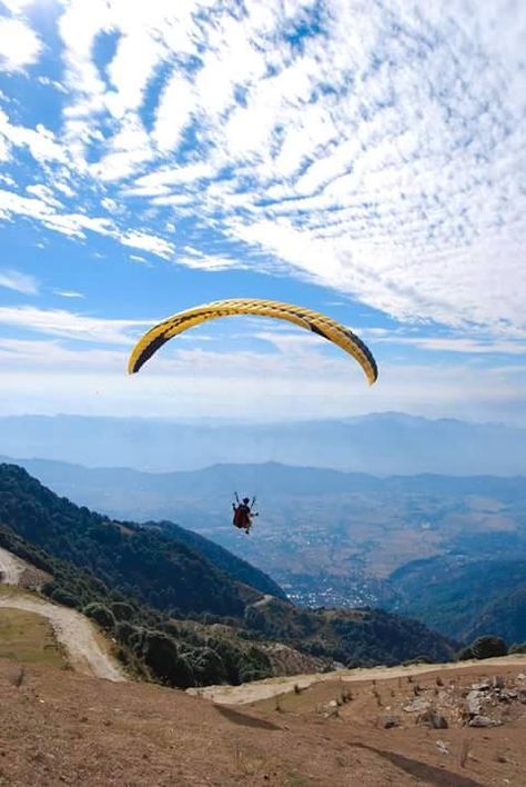 Skydiving Pictures, Skydiving Tattoo, Bir Billing, Outdoor Hacks, Sky Diving, Goals In Life, Base Jumping, Hill Station, Adventure Activities