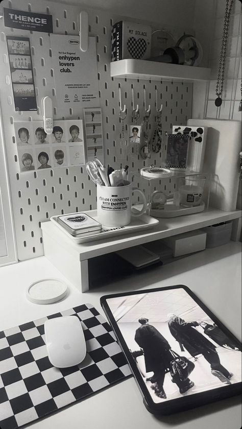 Black And White Korean Aesthetic Room, Korean Desk Ideas, Black And White Korean Room, Room Layout Bedroom With Desk, Engene Aesthetic Room, Aesthetic Desk Black, Acubi Desk Setup, Black Aesthetic Desk, Desk Ideas Korean