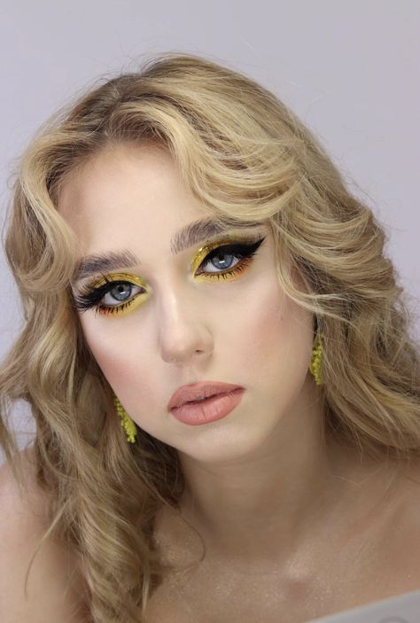 Yellow Dandelion, Princess Makeup, Aesthetic Yellow, Mermaid Outfit, Yellow Glitter, Makeup Aesthetic, Glitter Makeup, Dandelion, Nose Ring