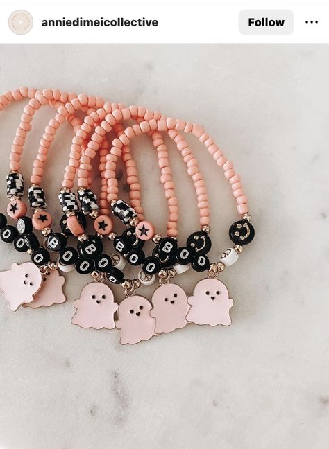 Spooky Bracelet Ideas, Halloween Accessories Diy, Kids Halloween Party Decorations, Diy Projects To Make And Sell, Halloween Things, Holiday Bracelets, Halloween Clay, Adornos Halloween, Halloween Bracelet