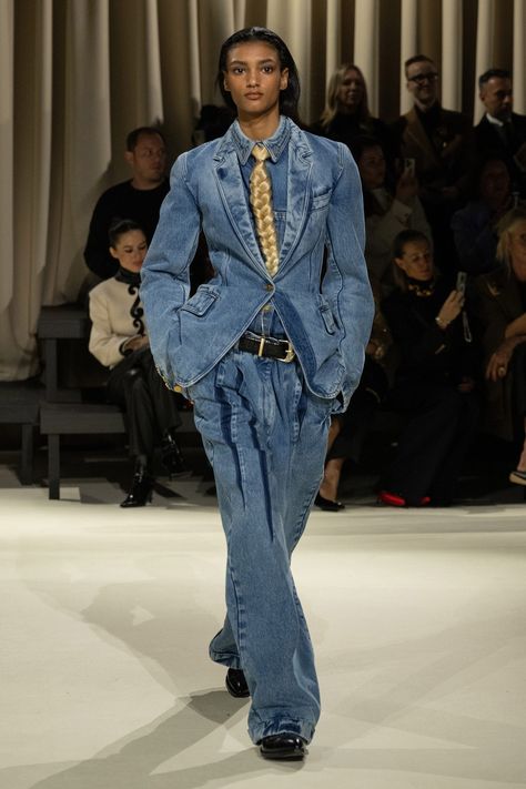 Schiaparelli Fall 2024 Ready-to-Wear Collection | Vogue Winter Denim Outfits, Couture Looks, Moda Paris, Denim Details, Outfits Casuales, 90s Fashion, Denim Fashion, Paris Fashion, Runway Fashion