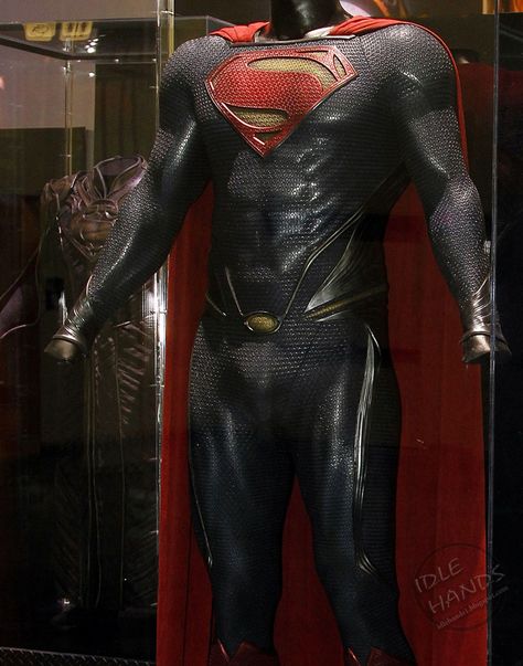 Sorry, folks: I just can't jones on this slick textured look....    I get the second-skin muscle mania it intends, but for me this misses the mark by a mile.    Rethink this one, Hollywood ! Man Of Steel Costume, Aquaman Dc Comics, Superman Costume, Dc Costumes, Geek Guy, Superman Costumes, Superman Man Of Steel, Superman Art, Super Hero Outfits