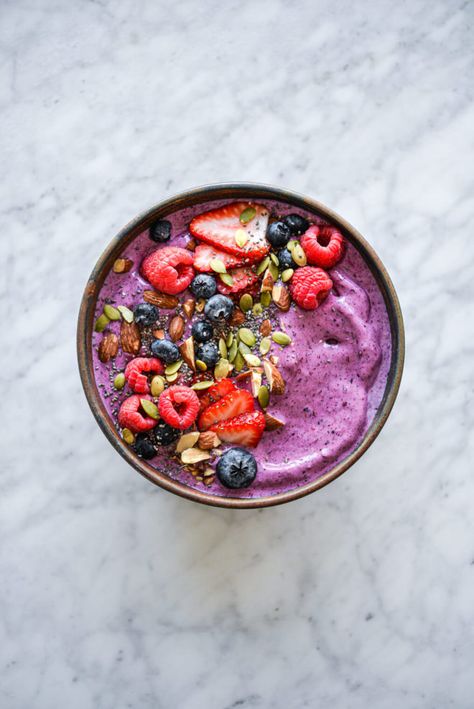 Protein smoothie in bowl topped with pumpkin seeds, almonds, blueberries, raspberries, sliced strawberries, and chia seeds Yogurt Protein Bowl, High Protein Smoothie Bowl, Yogurt Bowl Protein, Berry Yogurt Bowl, Protein Smoothie Bowl Recipe, Quinoa Smoothie, Blueberry Banana Smoothie Bowl, Chia Yogurt, Berry Acai Bowl