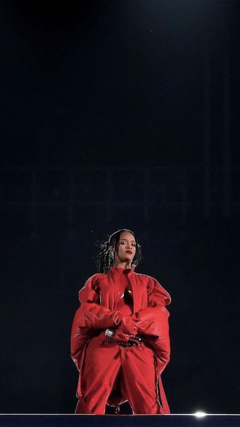 Rhianna Concert Aesthetic, I Heart Rihanna Pfp, Rihanna Concert Aesthetic, Red Celebrity Aesthetic, Rhianna Super Bowl, Rihanna Aesthetic Vintage, Rihanna Wallpaper Iphone, Rihanna Lockscreen, Rihanna On Stage