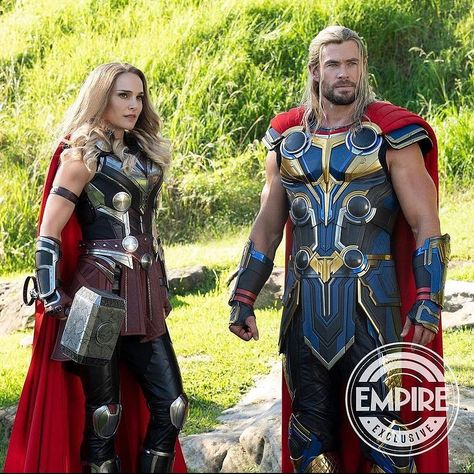 Marvel Moments, Marvel Universe Art, Batman Silhouette, Rey Costume, Female Thor, Captain America Movie, New Thor, Jane Foster, Thor Love And Thunder