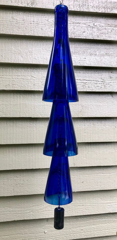 Wine Bottle Chimes, Bottle Wind Chimes, Bottle Chimes, Wine Lover Gifts, Wine Bottle Project, Wine Bottle Wind Chimes, Old Wine Bottles, Wind Chimes Craft, Glass Bottle Diy