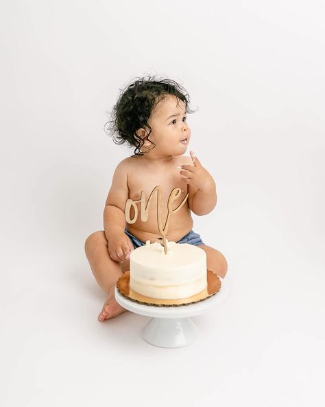 Celebrate baby’s first birthday with a timeless, minimalist cake smash session? YES, PLEASE! I love to celebrate baby’s first birthday with a little cake smash session. In the studio, we keep things minimal and focused on baby and their cute little expressions as they try some cake. If this is the kind of cake smash session, you want for your little one. Be sure to reach out and get it on the calendar. DM me for more info! #babysfirstbirthday #letseatcake #firstbirthdaycakesmash #cake... Minimalist Cake Smash, Minimalist Cake, Motherhood Photography, The Calendar, Little Cakes, First Birthday Cakes, Baby First Birthday, Photographing Babies, Yes Please