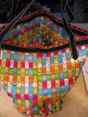 MooseStash Quilting: Tape Measure Bag Clothes Recycling, Creative Quilts, Recycling Projects, Purse Ideas, Sewing Instructions, Market Bags, Cloth Tape, Tape Measures, Recycled Projects