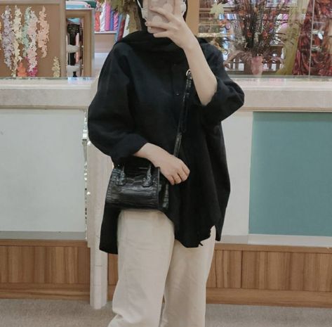 Temukan Kemeja Linen Oversized - Oversize Shirt dengan potongan 59%! Hanya Rp49.200 - Rp49.999. Dapatkan sekarang juga di https://shope.ee/8erBydhMBe Womens Shirts Casual, Oversized Linen Shirt, Linen Shirts Women, Style Hijab, All White Outfit, Oversize Women, The Office Shirts, Plain Shirts, Best Wear