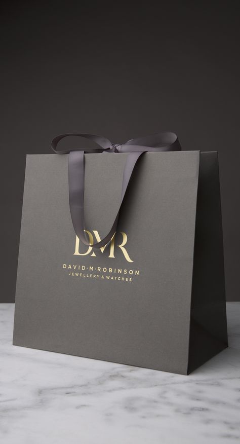 Luxurious Paper Bag, Luxury Shopping Bag Design, Luxury Paper Bag Packaging, Luxury Paper Bag Design, Shopping Bags Aesthetic, Luxury Shopping Bags, Paper Bag Packaging, Luxury Shopping Bag, Luxury Brand Packaging