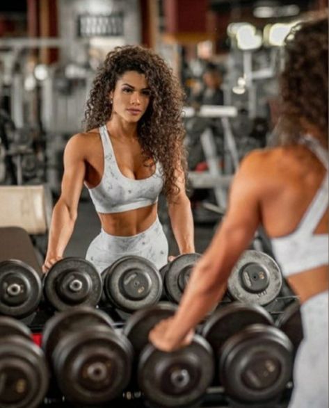 Gym Photoshoot Women, Gym Photography Women, Fitness Photoshoot Poses, Workout Photoshoot, Fitness Shoot Ideas, Women Fitness Photography, Gym Photoshoot, Fitness Branding, Fitness Studio Training