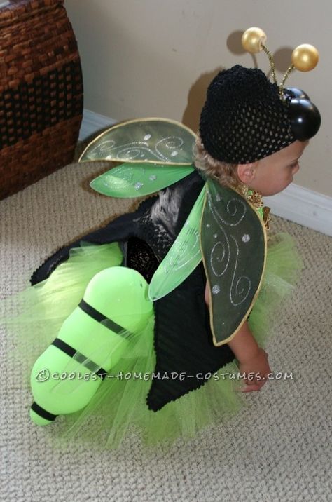 Easy and Amazing Homemade Lighted FireFly Costume for Anyone Carnaval Kids, Fly Costume, Firefly Costume, Bug Costume, Handmade Costumes, Homemade Costumes, Diy Valentines Crafts, Stay At Home Mom, Diy Costumes