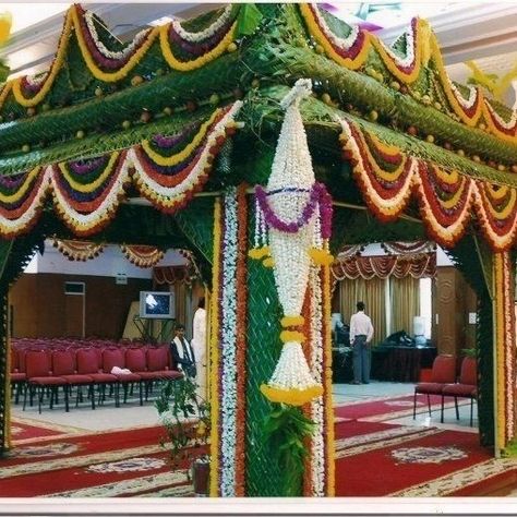 Mandap Decoration, Wedding Flowers Hydrangea, Wedding Hall Decorations, Coconut Leaves, Simple Wedding Flowers, Wedding Background Decoration, Wedding Entrance Decor, Simple Wedding Centerpieces, Background Wedding