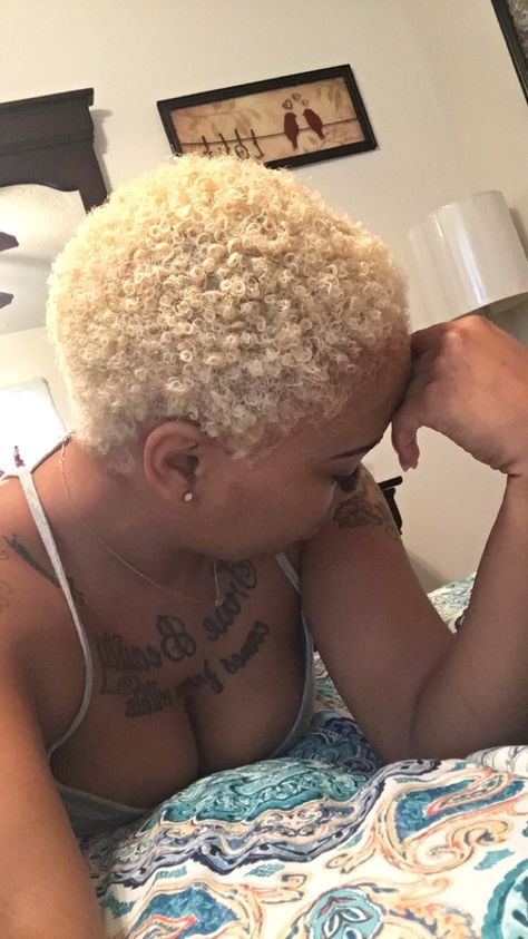 Blonde Short Haircut Black Women, Blonde Twa Black Women, Honey Blonde Twa, Tapered Twa Hairstyles, Curly Twa, Twa Haircuts, Blonde Twa, Hair Curly Hairstyles, Blonde Afro