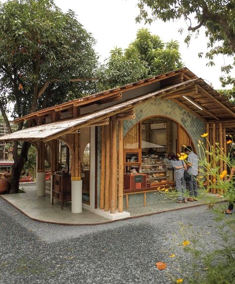 Low Cost Cafe Design, Mountain Coffee Shop Design, Village Cafe Design, Bamboo Cafe, Eco Office, Coffee House Design, Cafe Exterior, Outdoor Restaurant Design, Bamboo House Design