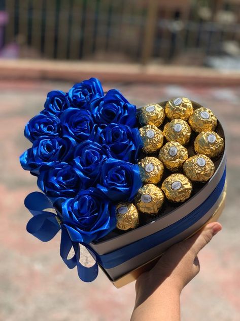 Ribbon Flowers Bouquet For Men, Fathers Day Flowers Arrangements, Handmade Chocolate Bouquet Ideas, Eternal Flower Bouquet Ribbon, Eternal Flowers Bouquets, Eternal Bouquet Ideas, Eternal Flower Bouquet, Ramo Ideas, Satin Flowers Diy