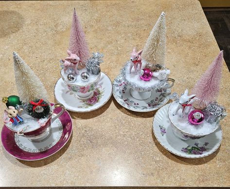 Christmas vintage style teacups... Teacup Christmas Decorations, Tea Cup Christmas Tree, Christmas Teacup Crafts, Tea Cup Christmas Crafts, Teacup Crafts Diy, Tea Cup Decorations, Cup And Saucer Crafts, Tea Cup Art, Merry Christmas Ya Filthy Animal