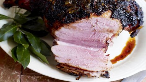 Jamie Oliver's Jerk ham Jamie Oliver Christmas, Classic Christmas Recipes, Chef Jamie Oliver, Christmas Ham, Ham Recipe, Jerk Seasoning, Ham Recipes, Bbc Good Food Recipes, Jamie Oliver