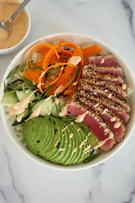 Seared Tuna Bowl Recipe, Cooked Tuna Poke Bowl, Seared Tuna Rice Bowl, Raw Tuna Poke Bowl, Seared Tuna Poke Bowl, Seared Ahi Tuna Poke Bowl, Tuna Bowl Poke, Poke Bowl Meal Prep, Seared Tuna Bowl