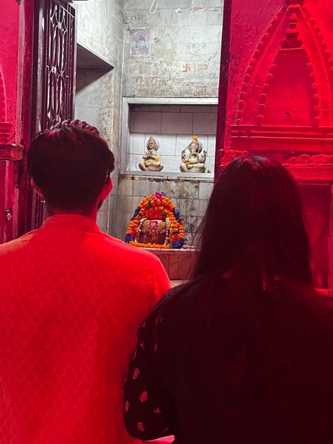 Aesthetic Couple Picture Couple At Temple, Temple Couple, Aesthetic Couple Pictures, Funny Snapchat Pictures, Funny Snapchat, Best Friend Pictures Tumblr, Aesthetic Couple, Snapchat Picture, My Kind Of Love