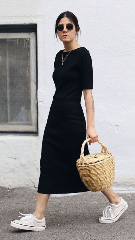 . Woman In Black, Simple Summer Outfits, Stil Inspiration, Ținută Casual, Modern Dress, Inspired Outfits, 가을 패션, Dress With Sneakers, Mode Inspiration