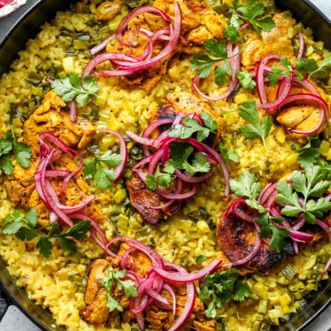 One Pot Turmeric Chicken and Rice - Dishing Out Health Lemon Pepper Shrimp, Shrimp Orzo, Dishing Out Health, Turmeric Chicken, Chicken And Rice Dishes, Pepper Shrimp, One Dish Dinners, Fresh Asparagus, Orzo Pasta