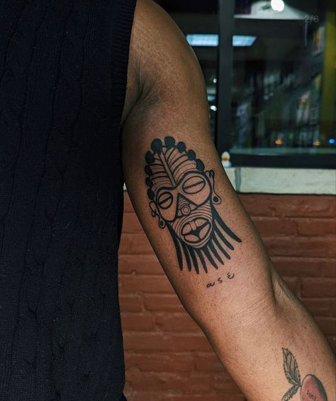 Tattoo Ideas For Masc Women, African Traditional Tattoo, Haitian Art Tattoo, African American Traditional Tattoo, Afro Traditional Tattoo, Black People With Tattoos, Neo Soul Tattoo, Afro Americana Tattoo, Black People Tattoos Dark Skin